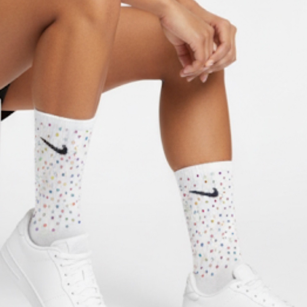 🔥Another - 1 Pair Brand New White Nike Socks Adorned with Colorful Rhinestones🔥 - Picture 8 of 8